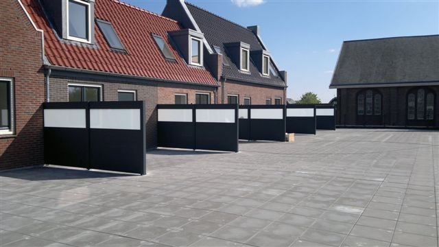 overloop Overname Eik Aluminium terrasschermen met opaal of helder veiligheidsglas | SBNBouw.nl